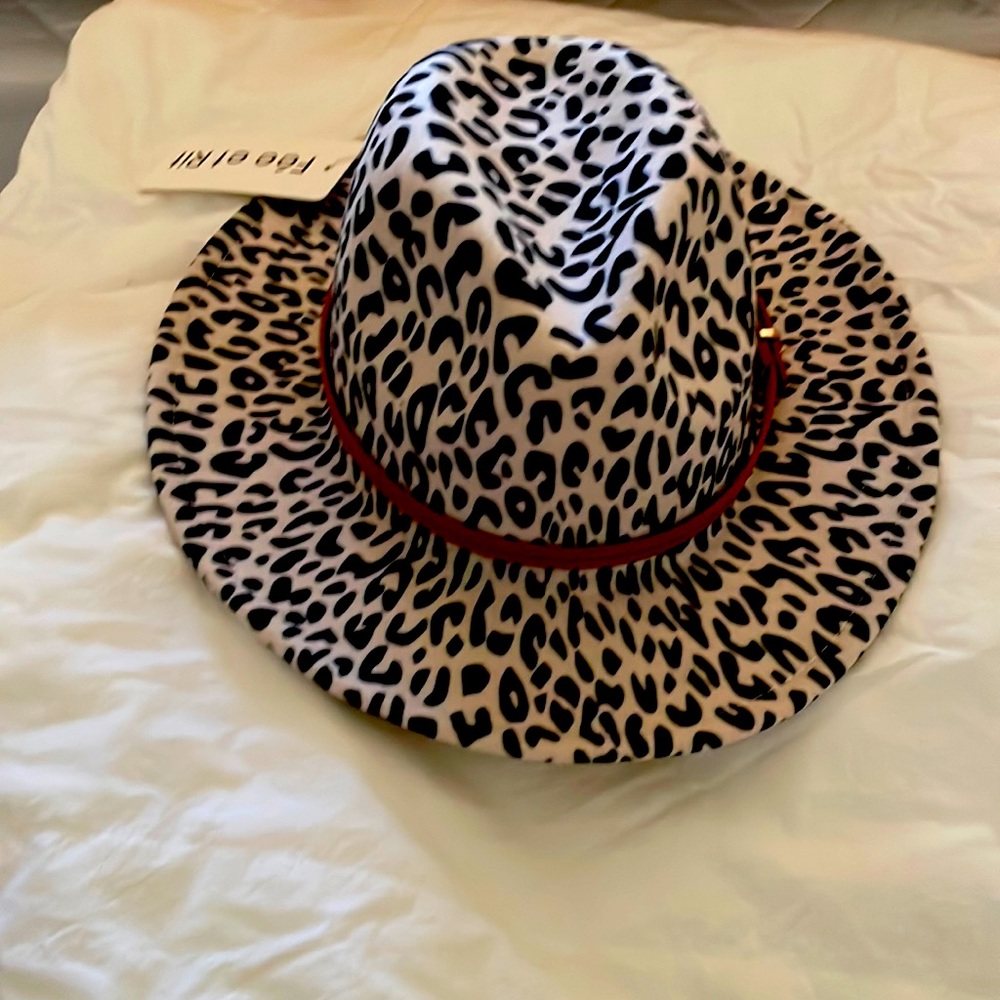 Creme and leopard print flat brimmed hat